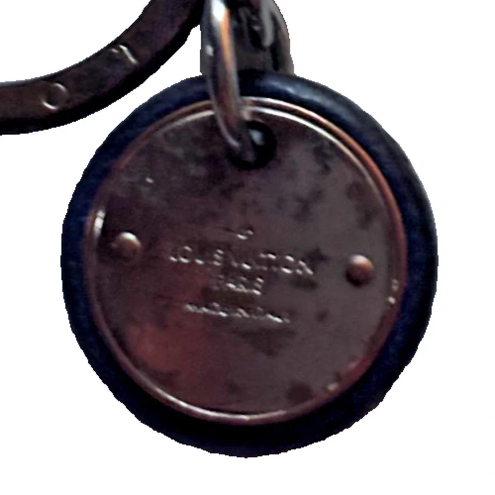 Louis Vuitton M67362 LV Cut Circle Key Ring Holder Silver Bag Charm Keychain